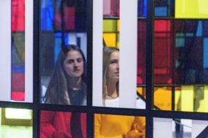 DANIEL BUREN – DEL MEDIO CÍRCULO AL CÍRCULO COMPLETO